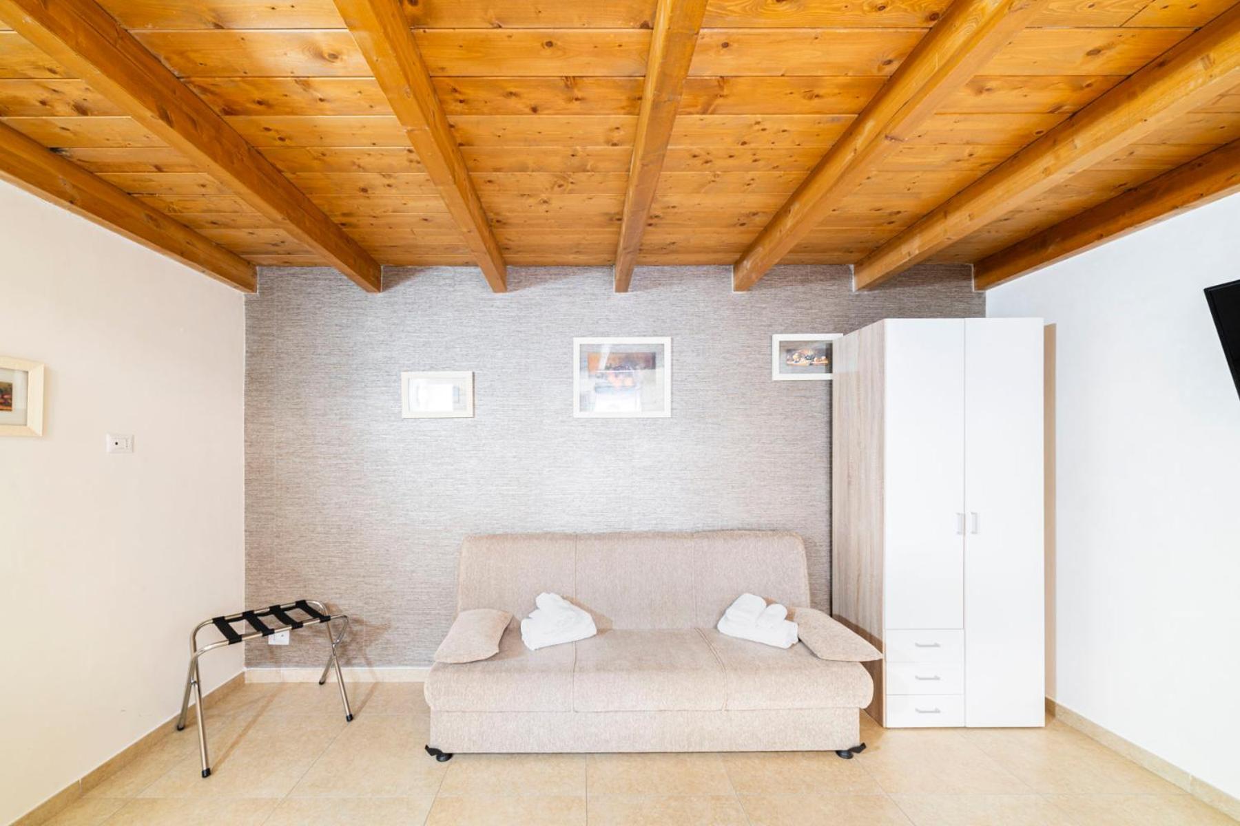 Corso 138 - Sleep & Fly - By Domusextra Bed & Breakfast Naples Exterior photo